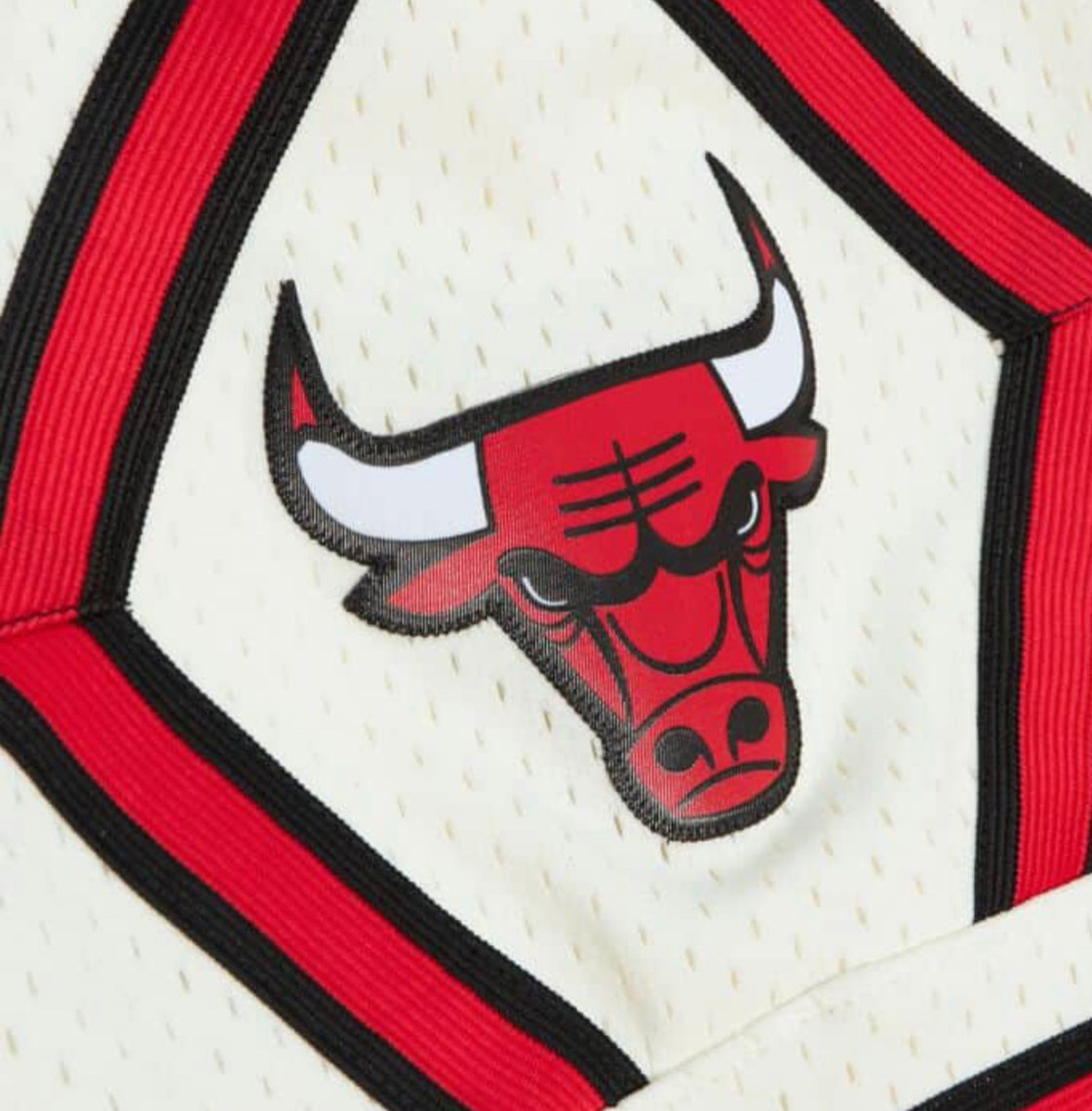 CHICAGO BULSS MITCHELL AND NESS CREAM HWC SWINGMAN SHORTS