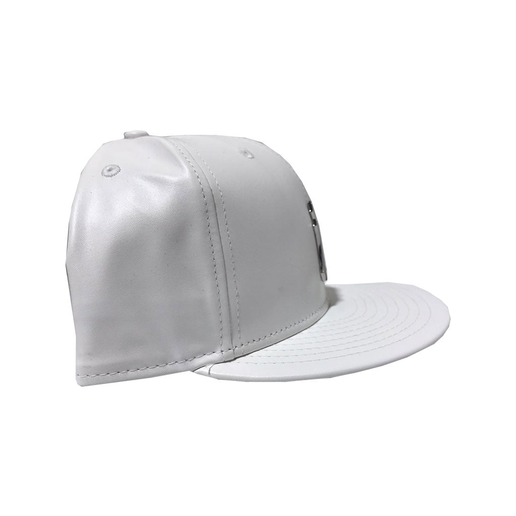 NEW YORK YANKEE FAUX LEATHER METAL LOGO 59FIFTY NEW ERA FITTED