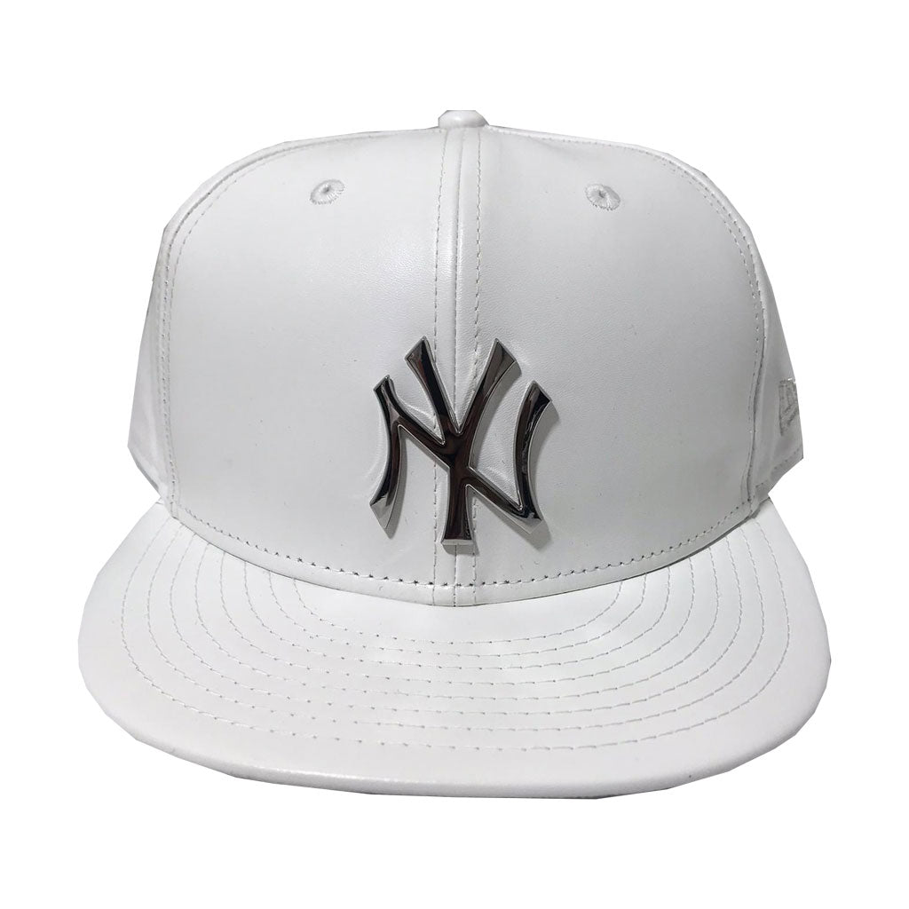 NEW YORK YANKEE FAUX LEATHER METAL LOGO 59FIFTY NEW ERA FITTED