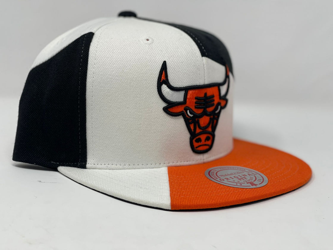 CHICAGO BULLS MITCHELL AND NESS SNAPBACK HAT