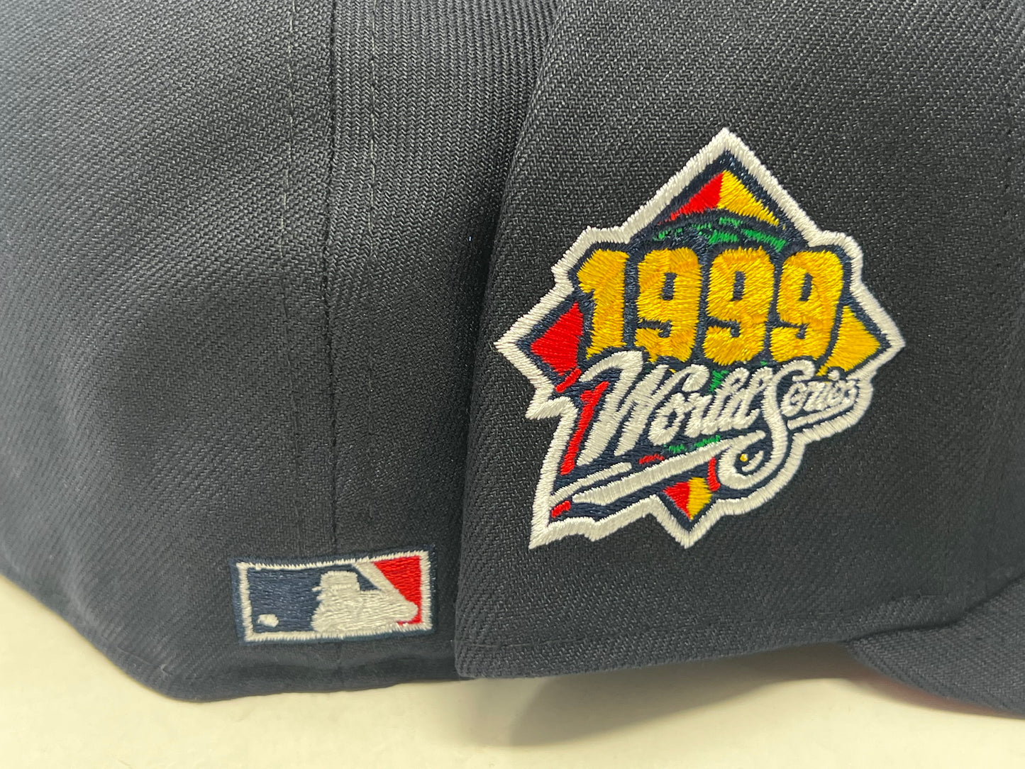NEW YORK YANKEES 1999 WORLD SERIES NAVY BLUE RED BRIM 5950 NEW ERA FITTED HAT