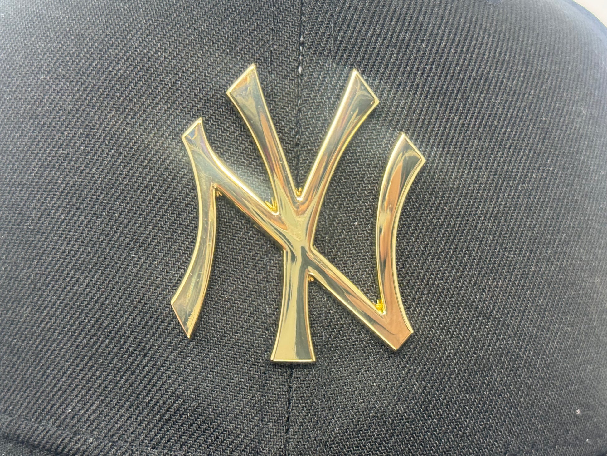 New York Yankees 1996 World Series Metallic Gold Logo Snapback Hats-Black