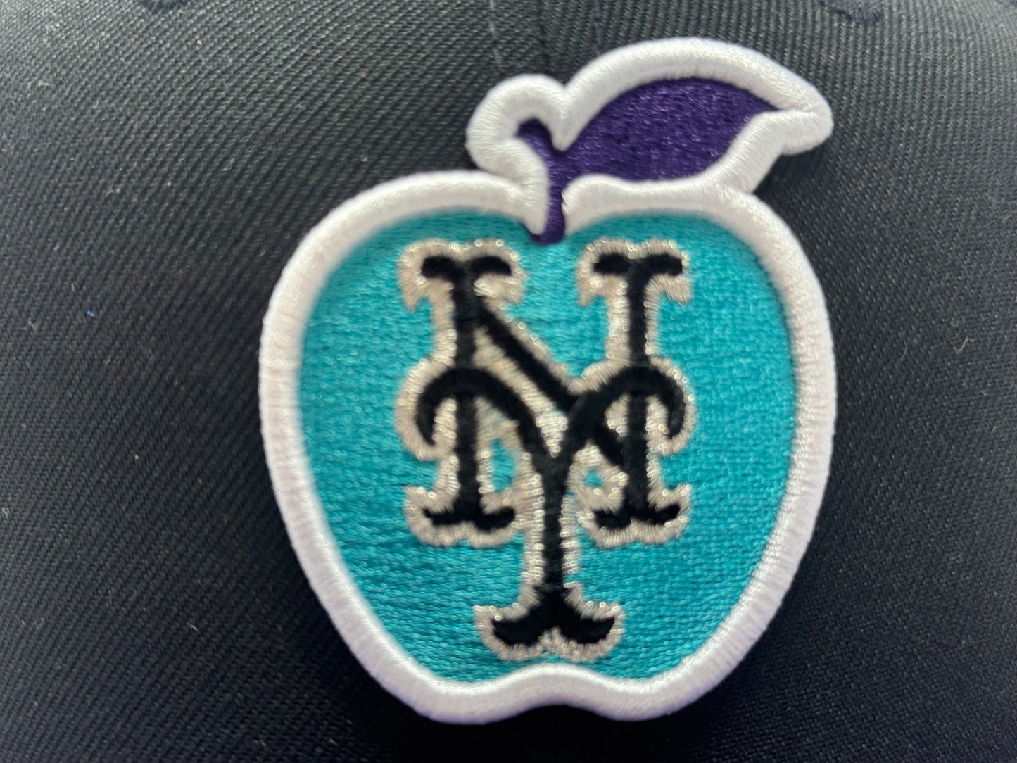 New York Mets 25th Anniversary Apple Logo "Sneaker Matching" Fitted Hats