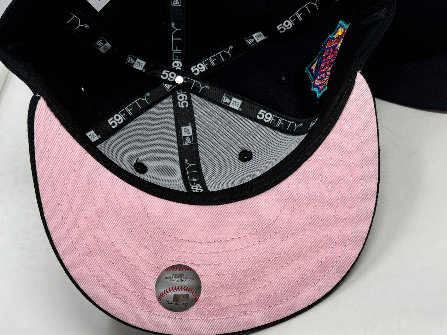 New York Yankees 1999 World Series Navy Blue Pink Brim New Era Fitted Hat