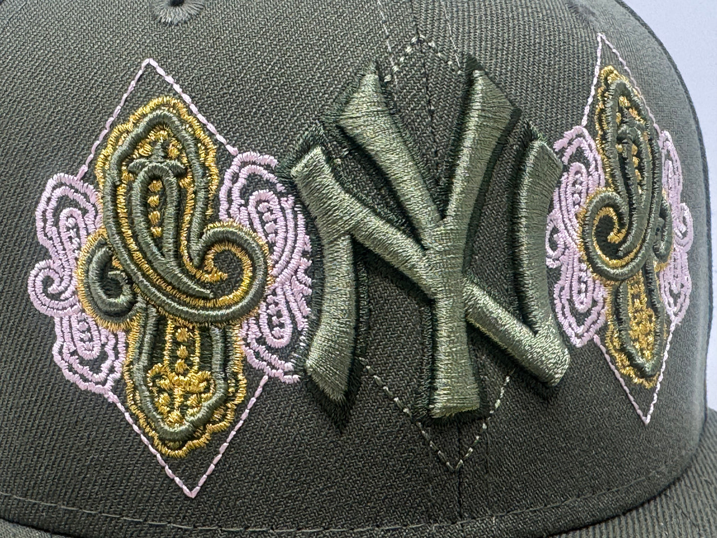 New York Yankees 1962 World Series Paisley Fitted Hat- Olive Green