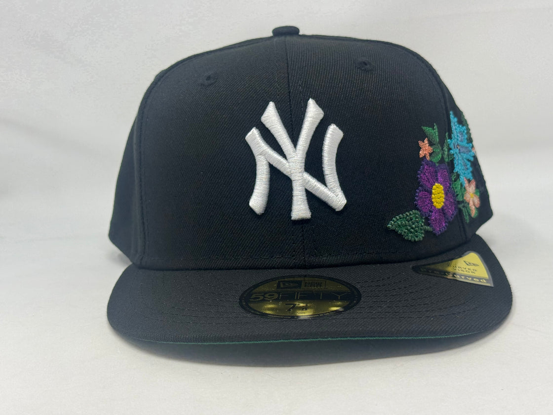New York Yankees Tonal Floral Pre-Curved New Era Fitted-Black