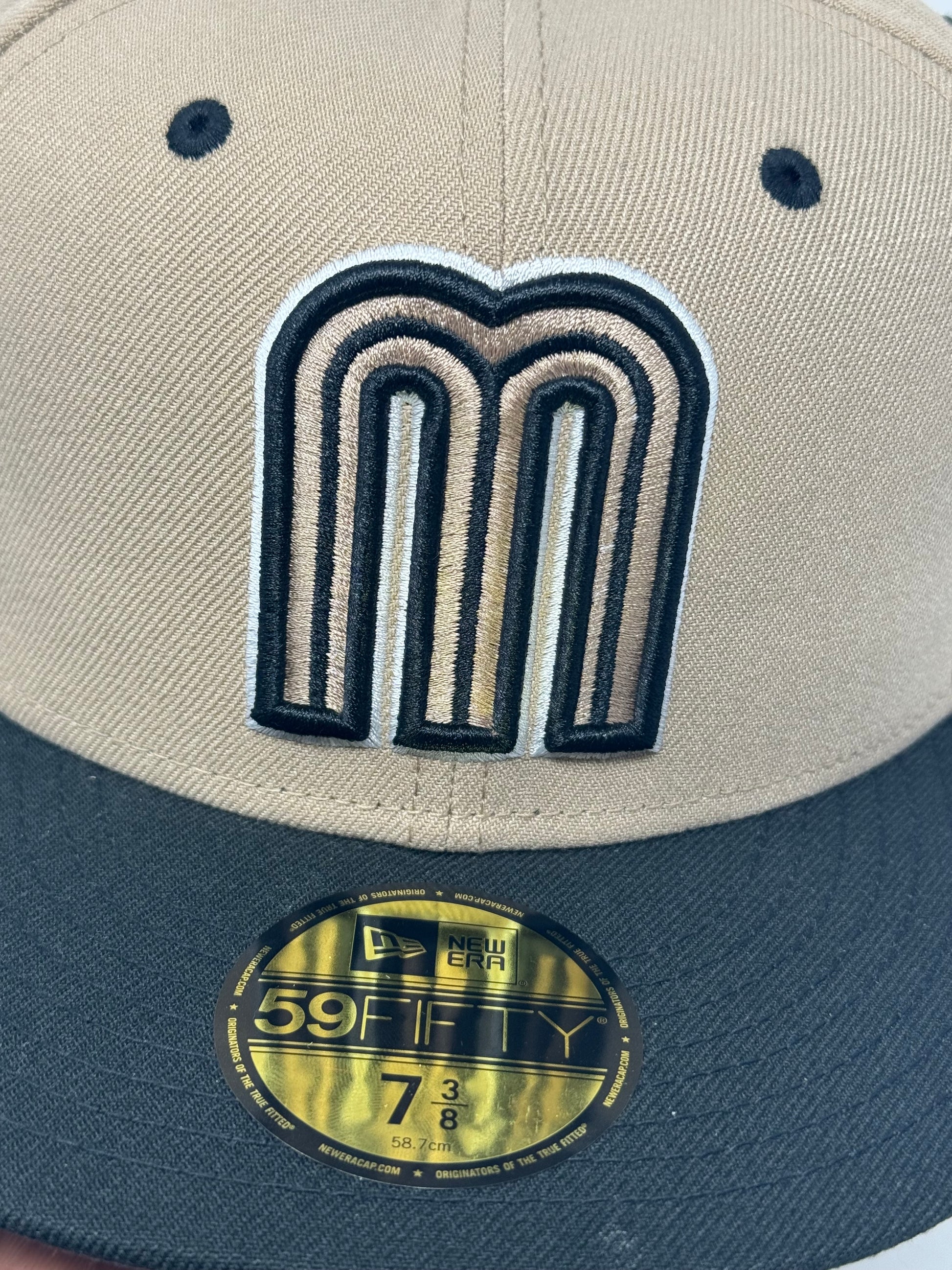 Mexico World Baseball Classic Camel Crown Black Visor Dark gray brim New Era Fitted Hat