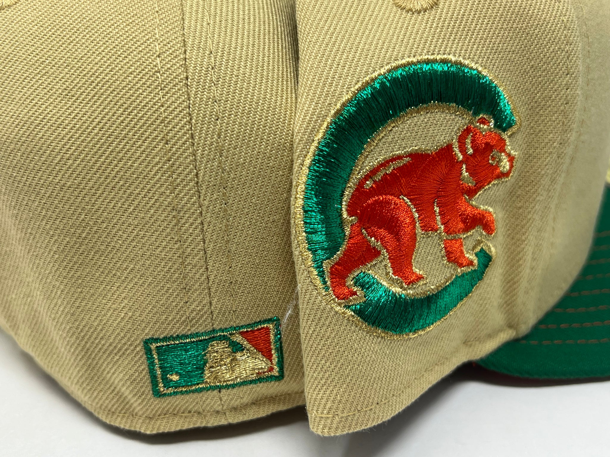 Chicago Cubs Vegas Gold Green New Era 59FIFTY Fitted Hat