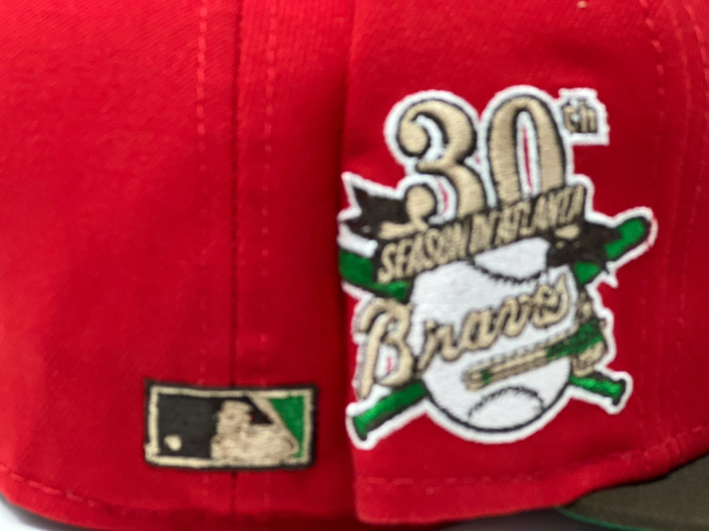 ATLANTA BRAVES 30TH ANNIVERSARY RED BROWN VISOR GREEN BRIM NEW ERA FITTED HAT