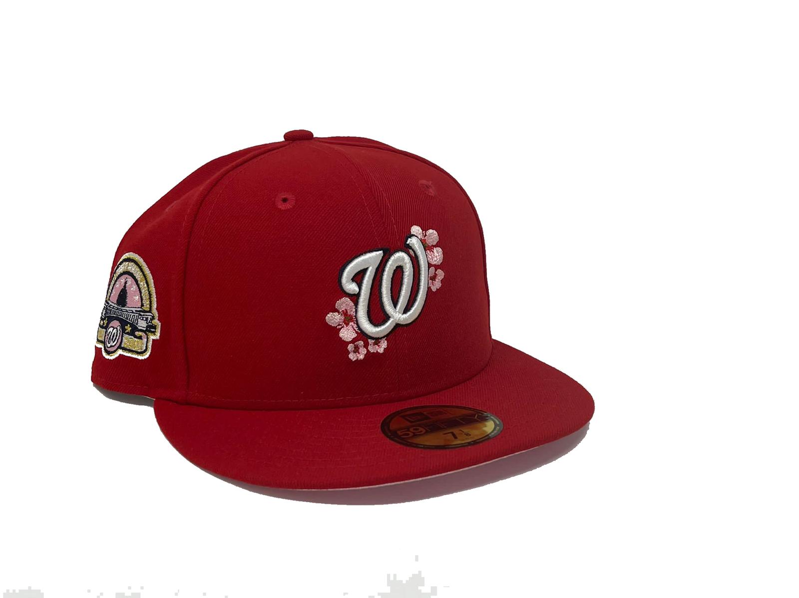 Lot - WASHINGTON NATIONALS CLOTHING INCLUDING A JERSEY AND A HAT