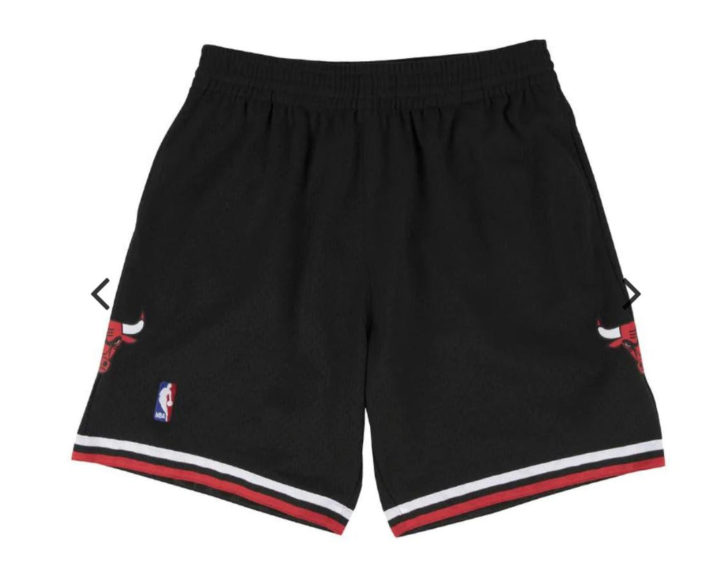 Mitchell and Ness NBA Swingman Chicago Bulls Solid Black Shorts 1997-99