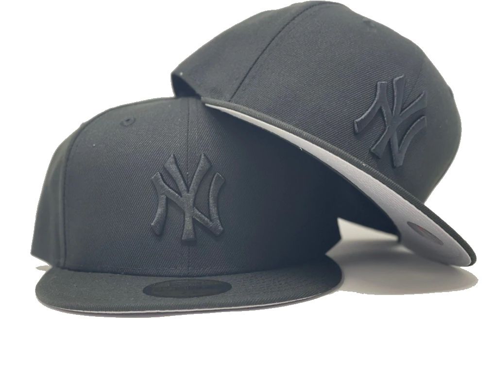 ALL BLACK YANKEES GRAY BRIM NEW ERA FITTED HAT