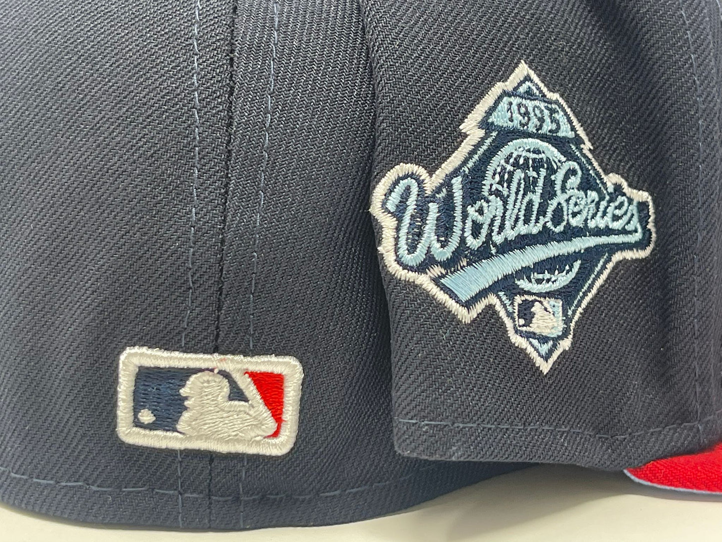 Atlanta Braves 1995 World Series Comic Cloud Pack Icy Brim New Era Fitted Hat