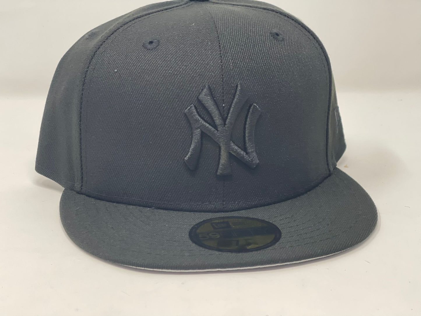 ALL BLACK YANKEES GRAY BRIM NEW ERA FITTED HAT