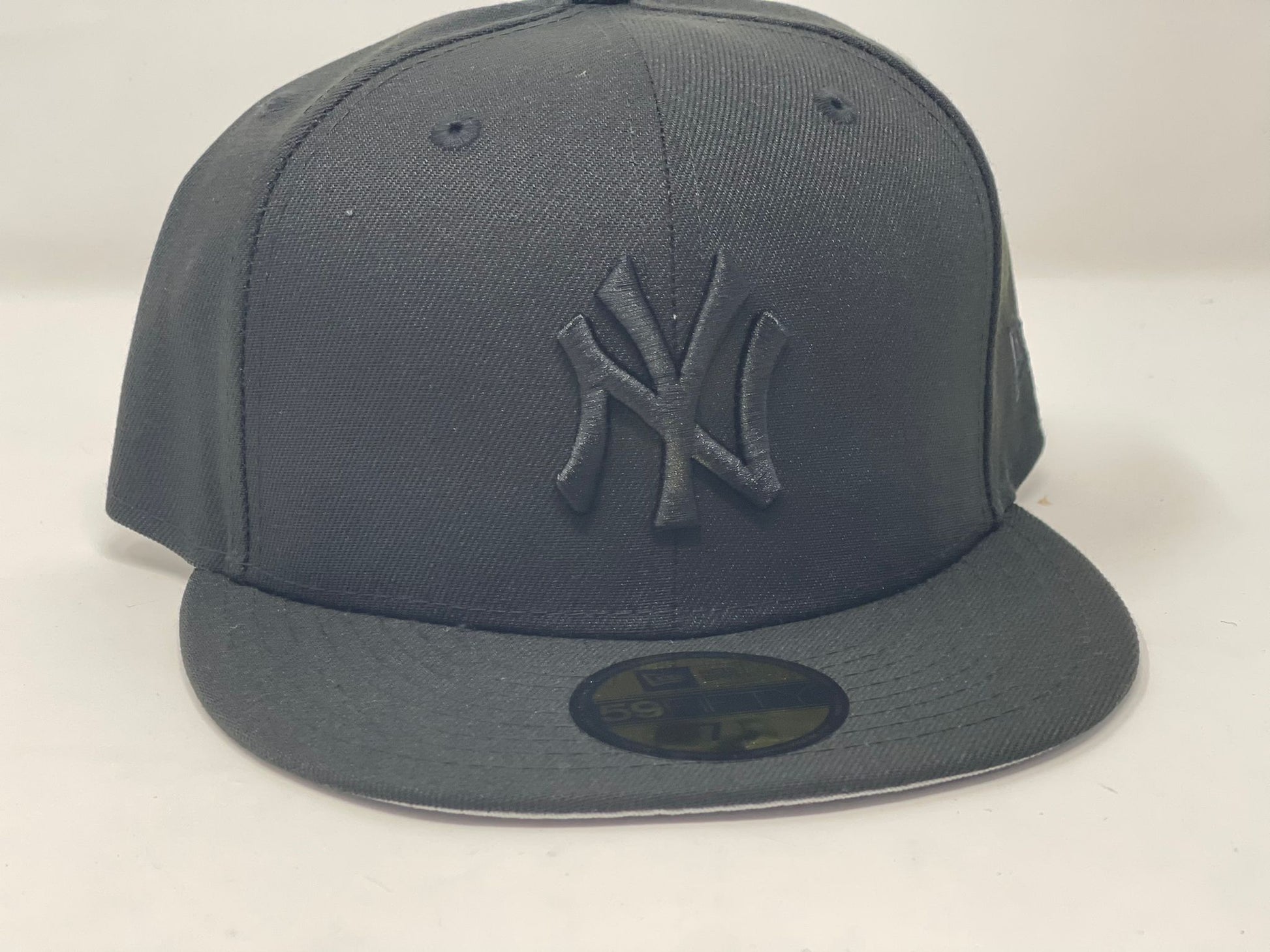 ALL BLACK YANKEES GRAY BRIM NEW ERA FITTED HAT