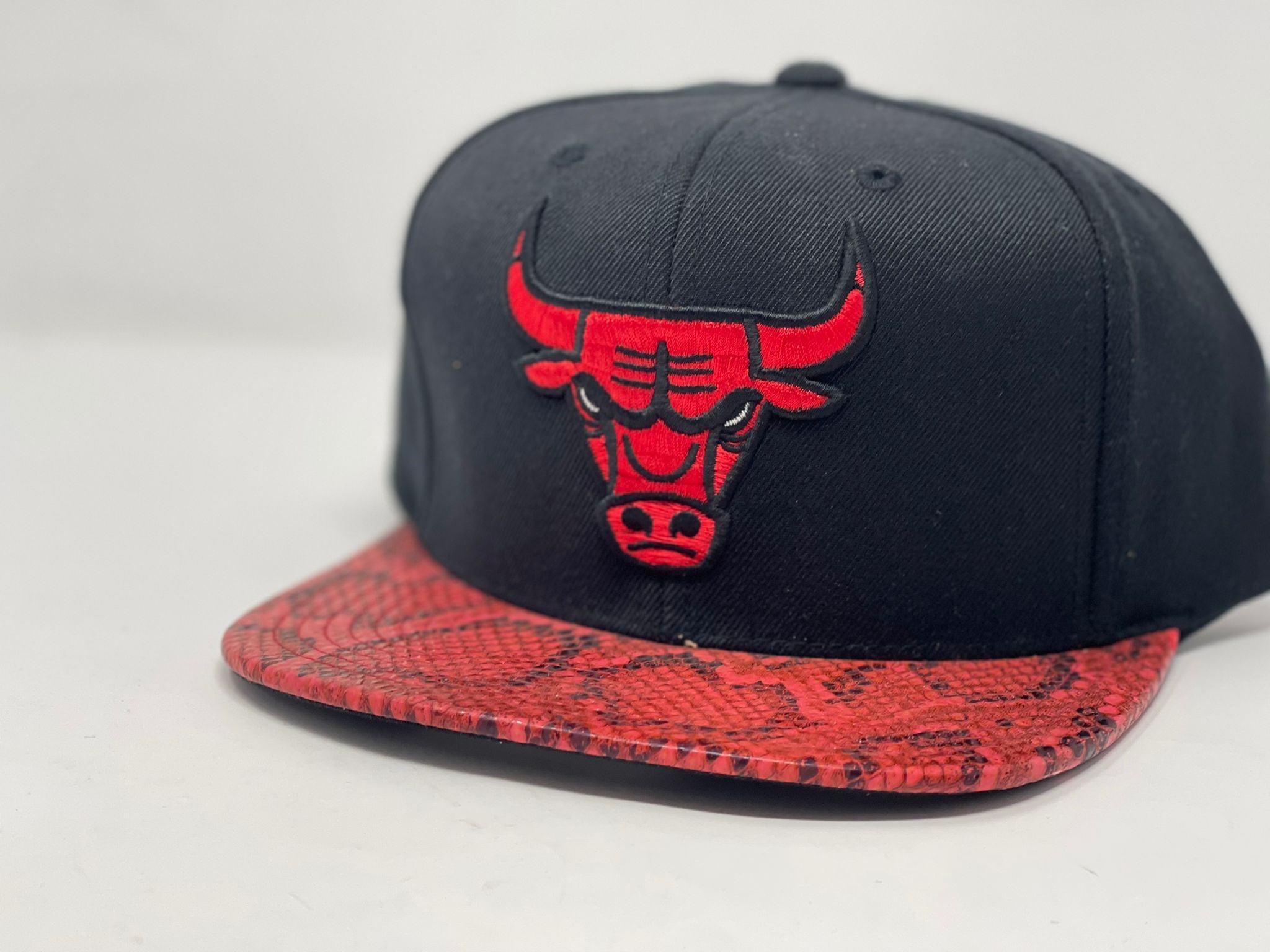 Mitchell & Ness Chicago Bulls Diamond Snapback Hat Snakeskin Bill