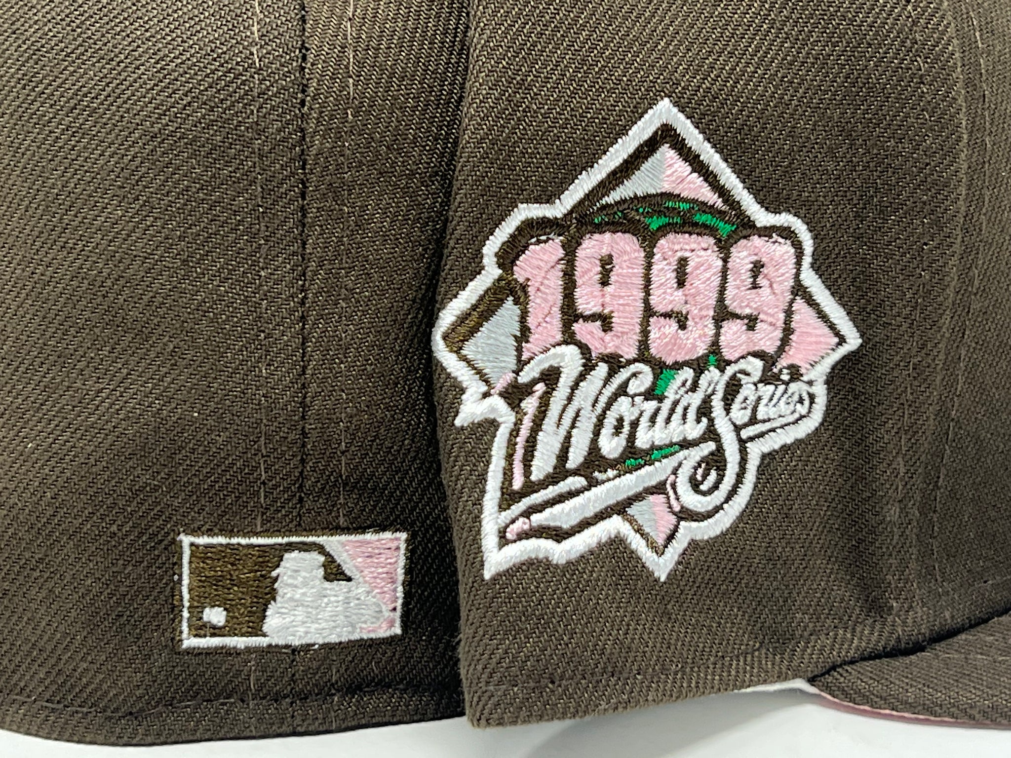 NEW YORK YANKEES 1999 WORLD SERIES BROWN PINK BRIM NEW ERA FITTED